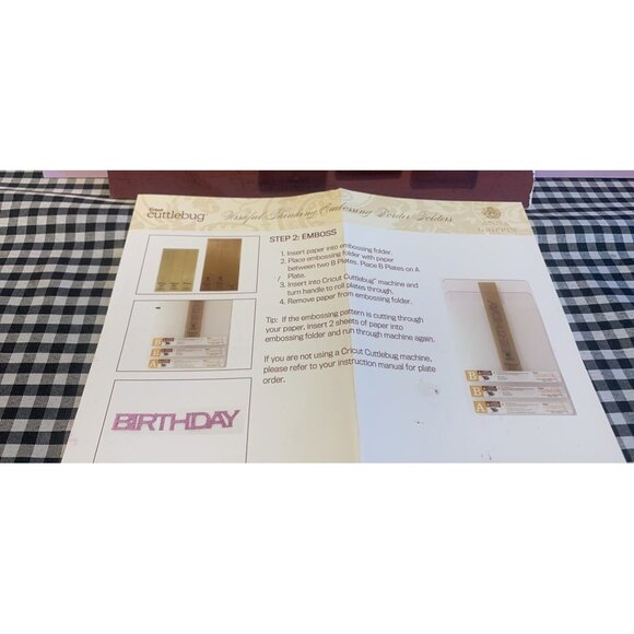 Anna Griffin Wishful Thinking Embossing border folder set - Picture 3 of 3